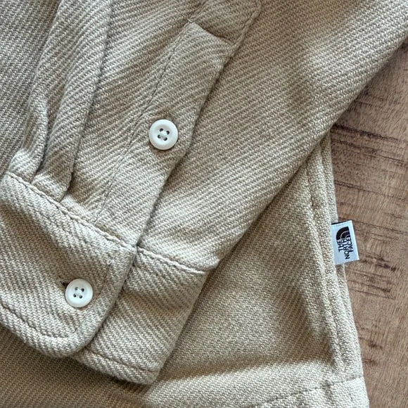 The North Face Tan Button-Up Shirt - Picture 4 of 6